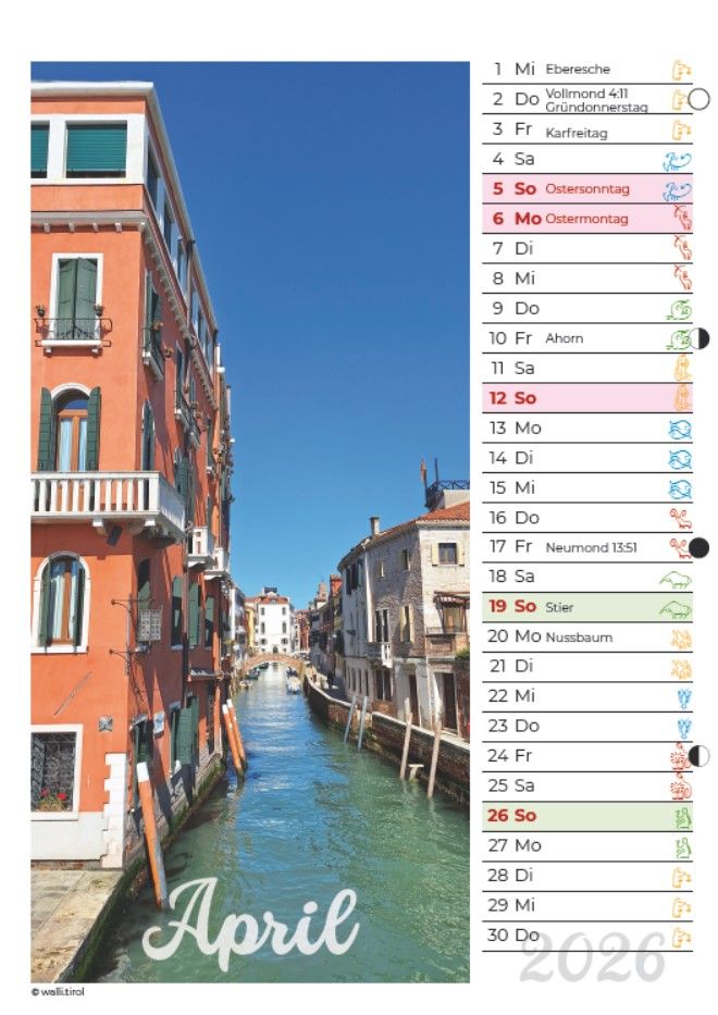 Kalenderblatt der Kanäle von Venedig für April 2026, das ein rotes Gebäude und blaues Wasser unter klarem Himmel zeigt