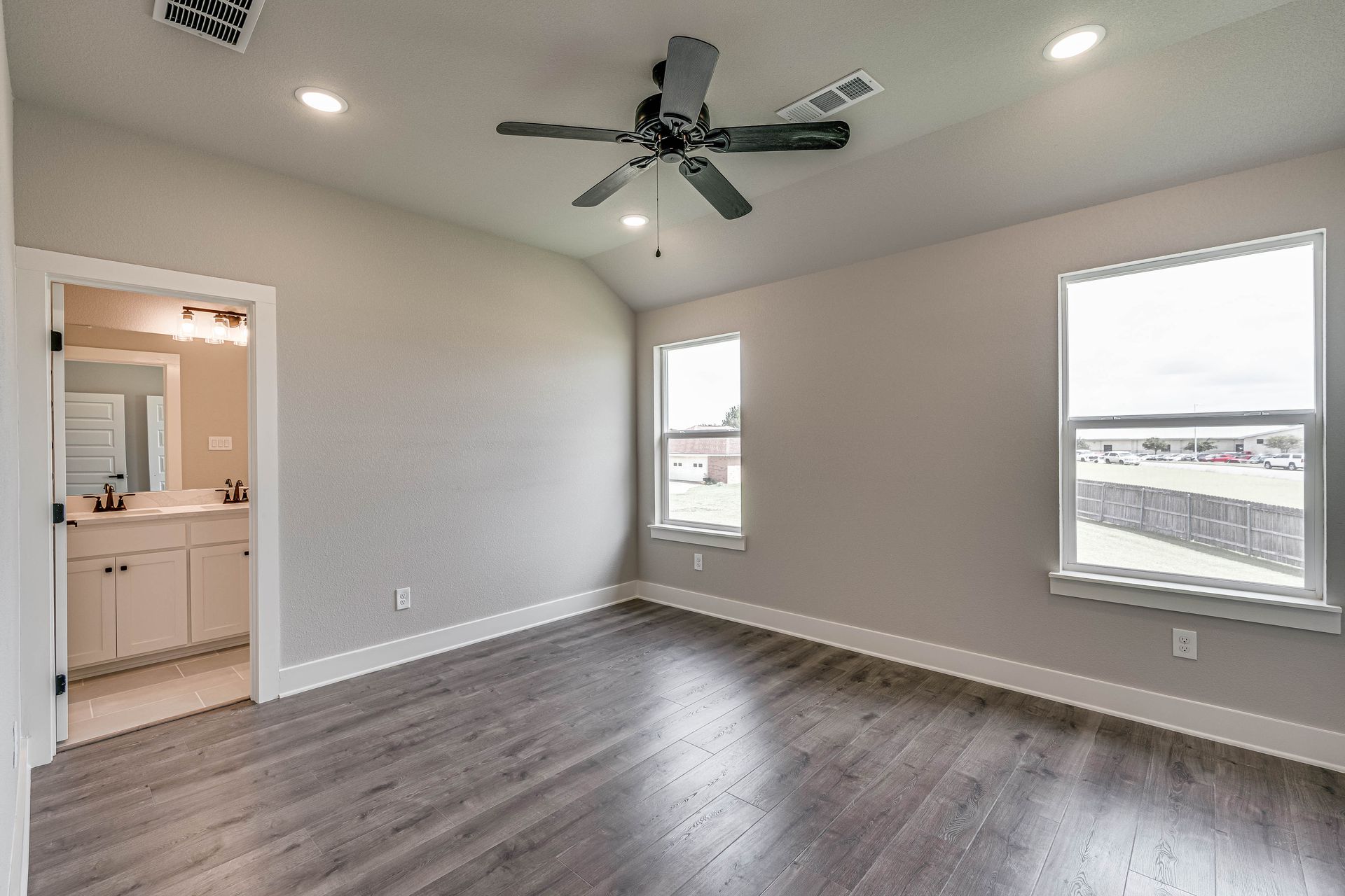 Zebra Plaza Townhomes Primary Bedroom