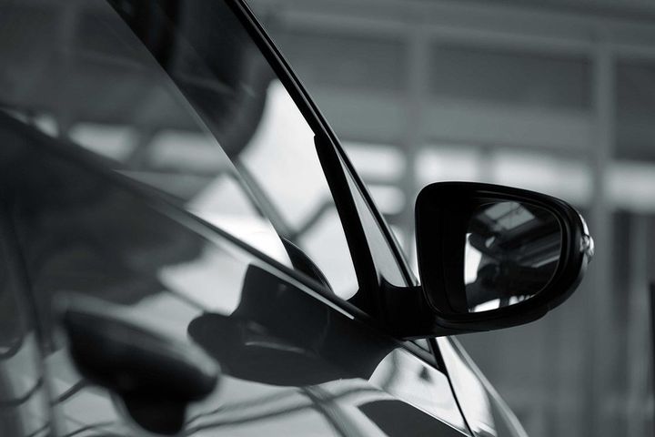 auto di lusso nera