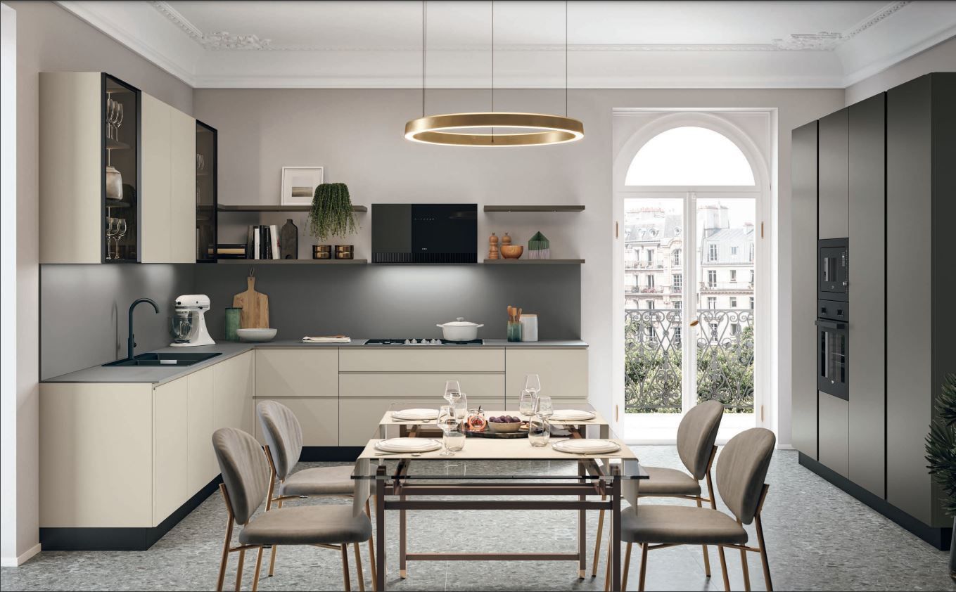 Een keuken met een eettafel en stoelen.