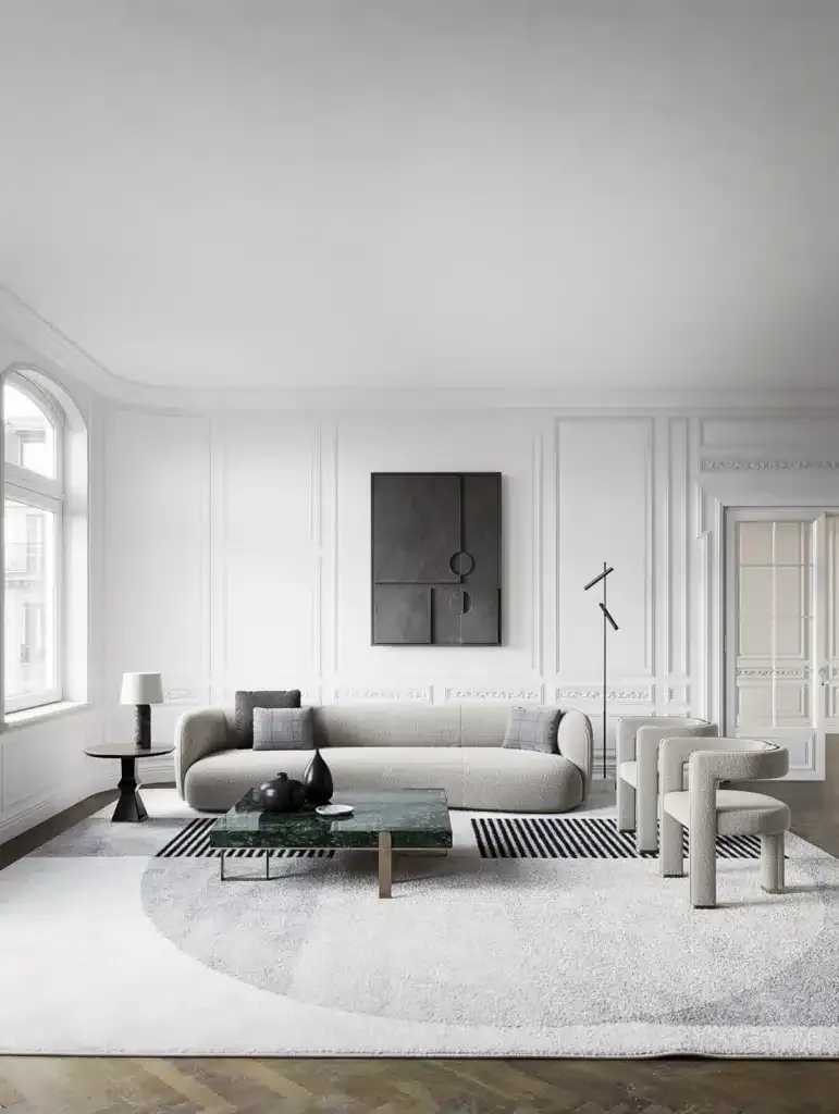 Een woonkamer met een bank, stoelen en een salontafel.