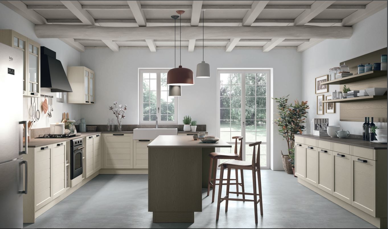 Een keuken met witte kasten en een groot eiland in het midden