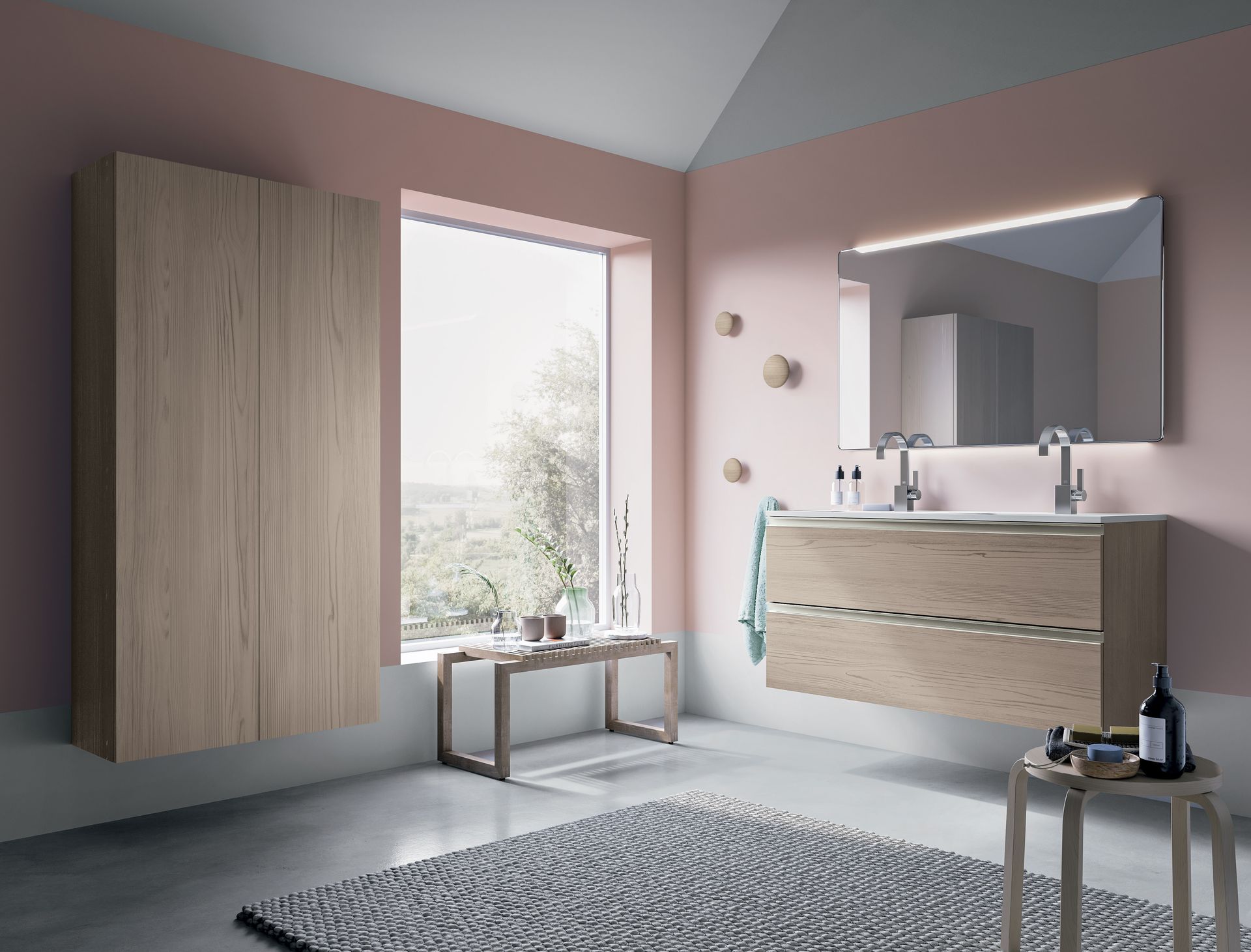 Een badkamer met roze muren, een wastafel, een spiegel en een raam.