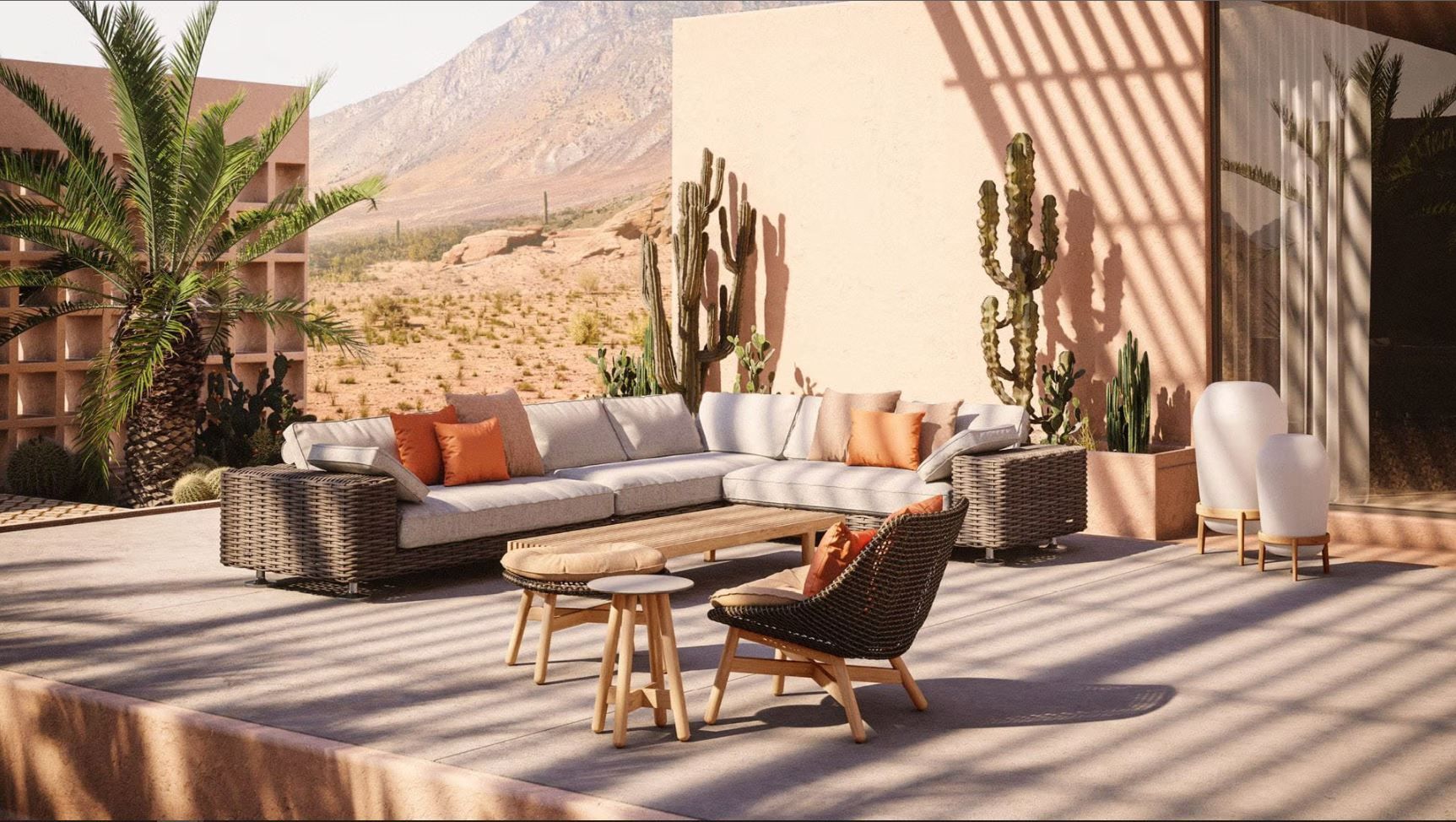 Een terras met een bank, stoelen, tafels en cactussen.