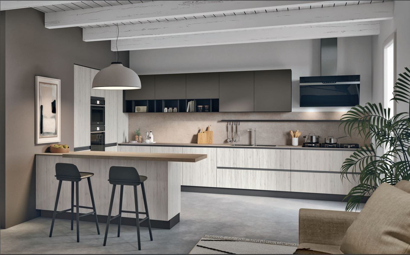 Een keuken met een bar en krukken erin