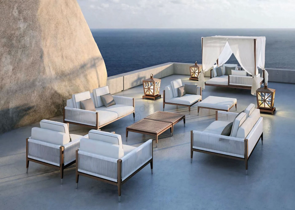 Een terras met veel meubilair en een luifel met uitzicht op de oceaan.