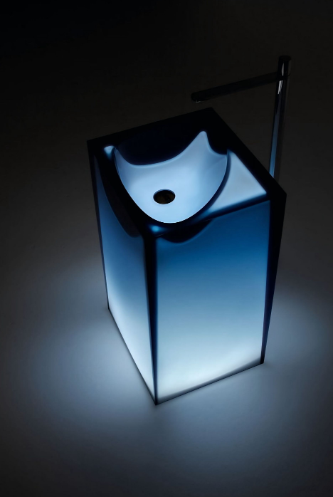 Een blauwe kubus met daarin een licht