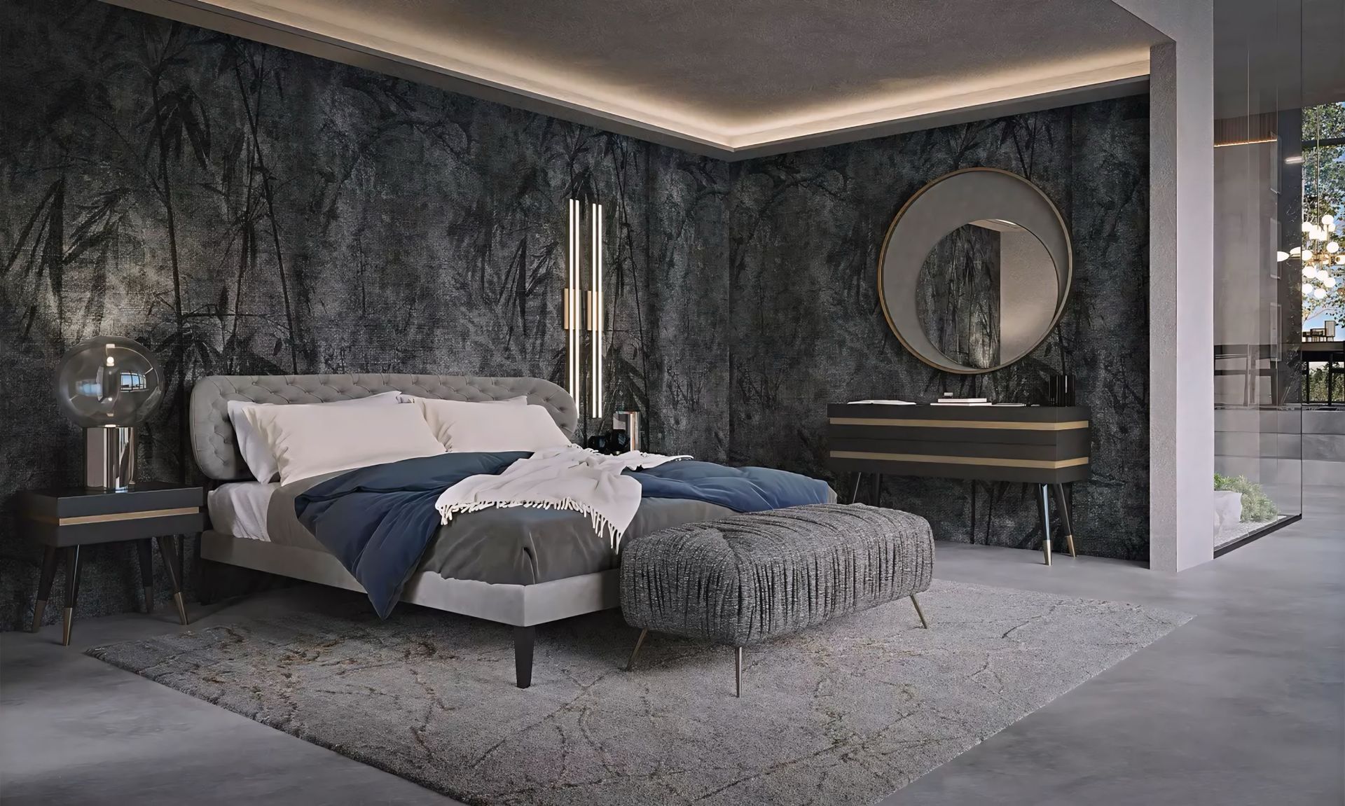 Een slaapkamer met een bed, een voetenbankje, een nachtkastje en een spiegel.