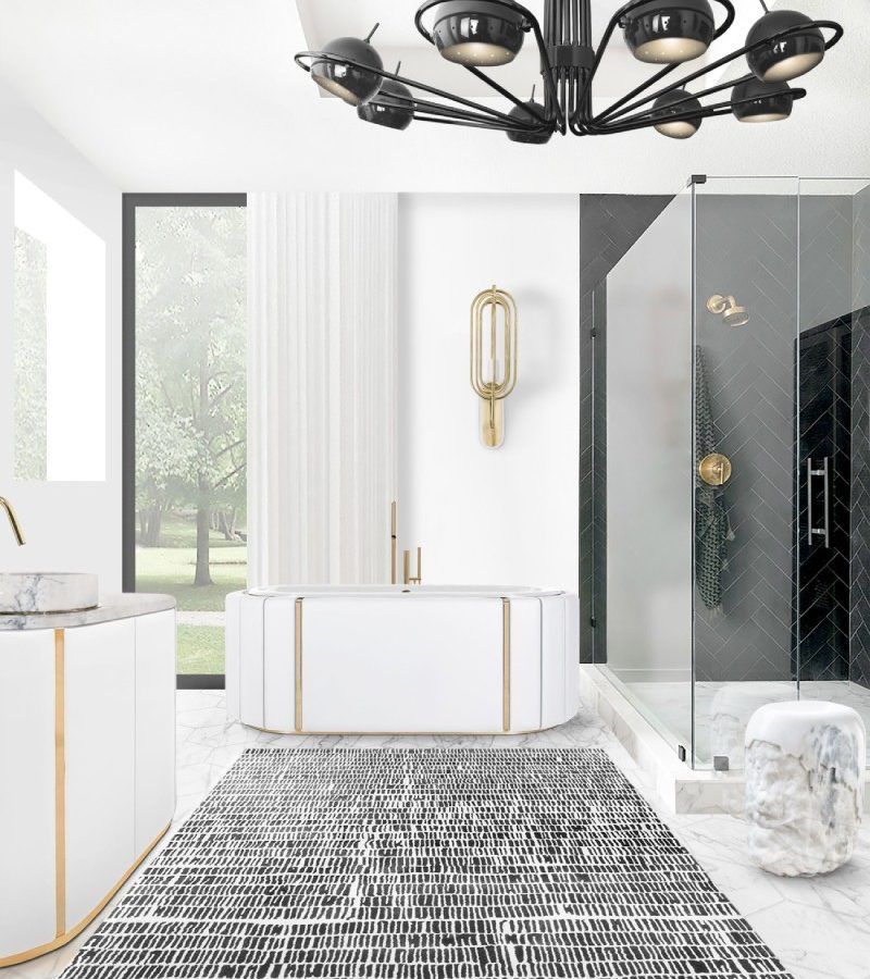 Een badkamer met ligbad, wastafel en douche.