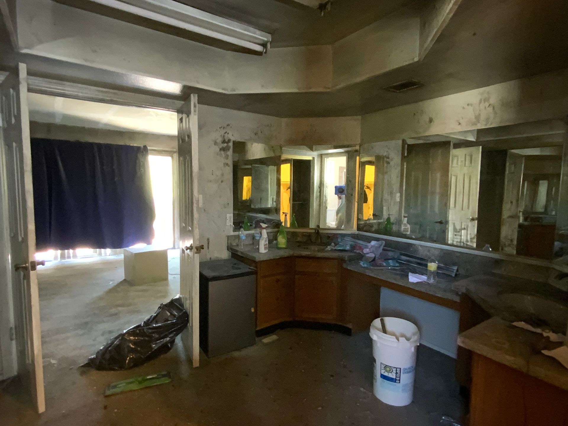 There is a trash can in the middle of the room.