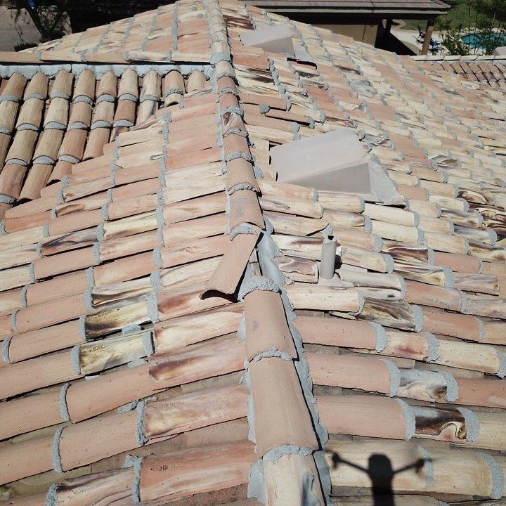 A roof with a lot of tiles on it