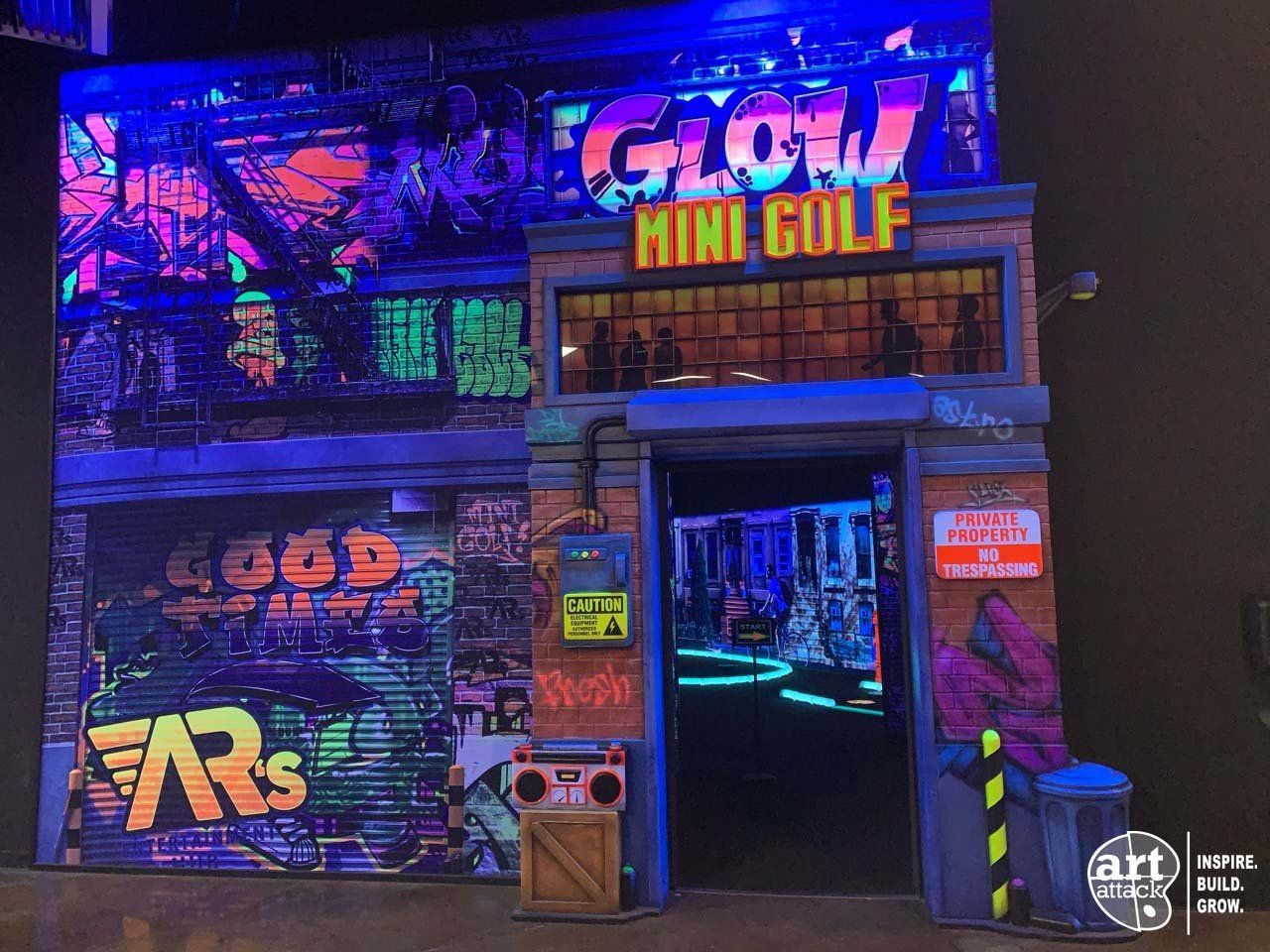 Art Attack Glow Mini Golf
