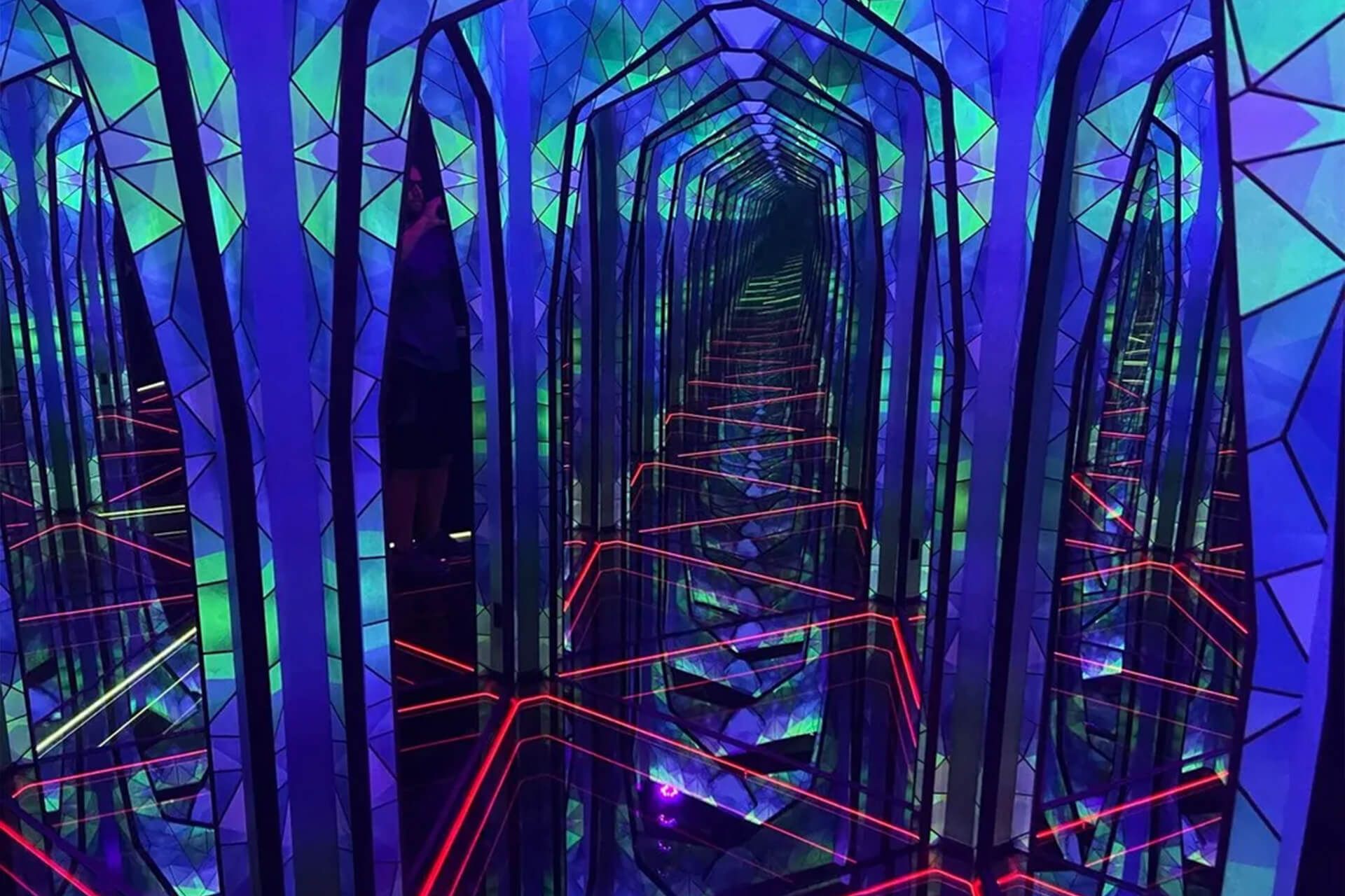 Black Light Mirror Maze