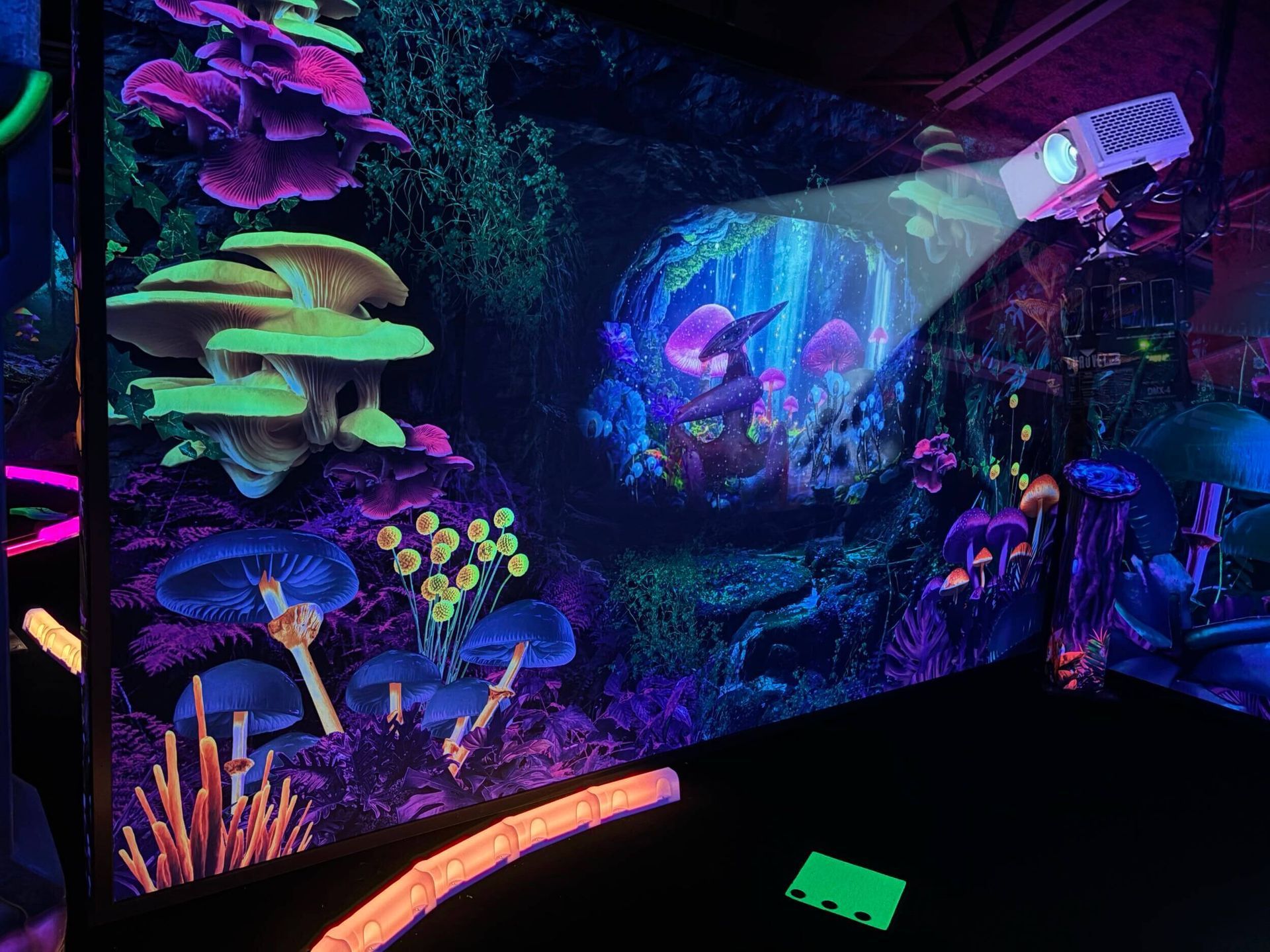 Miniature golf course infuse with projection mapping technology