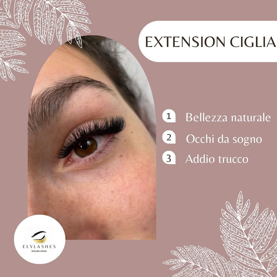 Grafica promozionale per extension ciglia con primo piano di un occhio, la scritta 