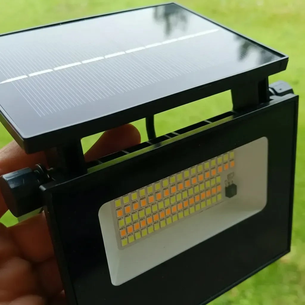 Copia de Reflector Solar 20W con 3 Color de Luz Frío Neutro o Cálido a elección desde el Control Remoto