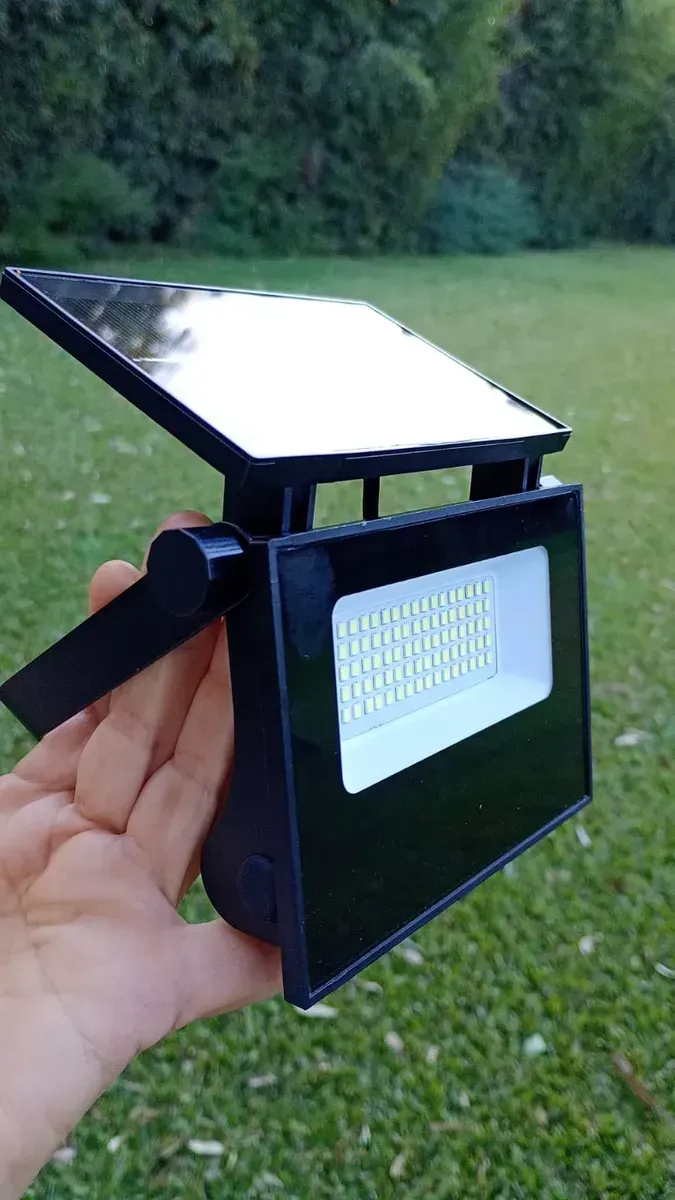 Reflector Solar 20w con Detector de Movimiento Luz Fría