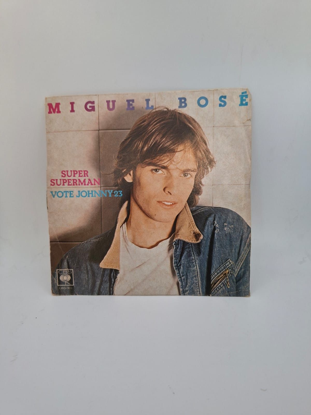 Copertina in vinile per Miguel Bosé con le scritte