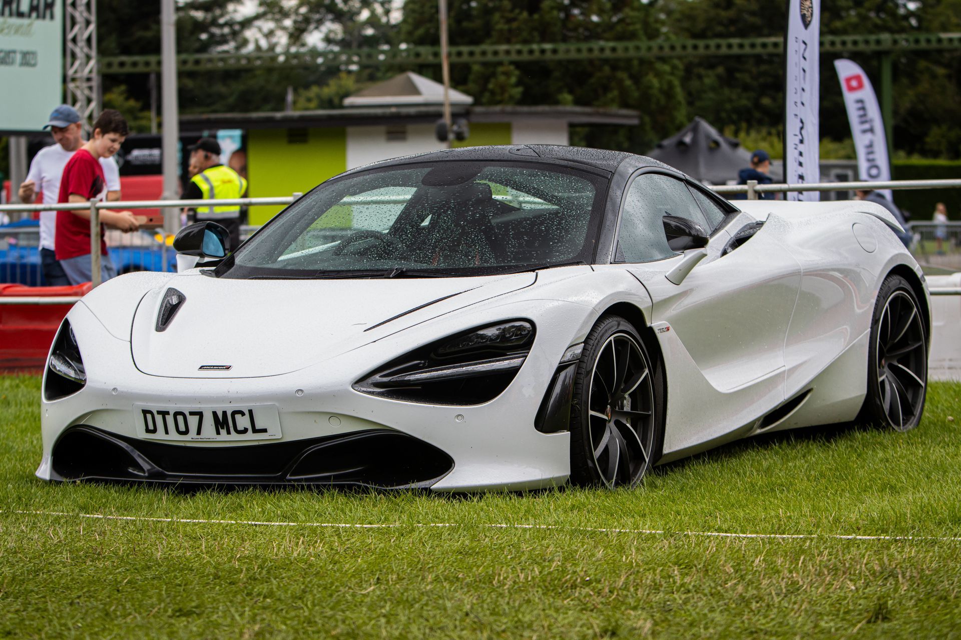 Mclaren P1 in white - exquisite