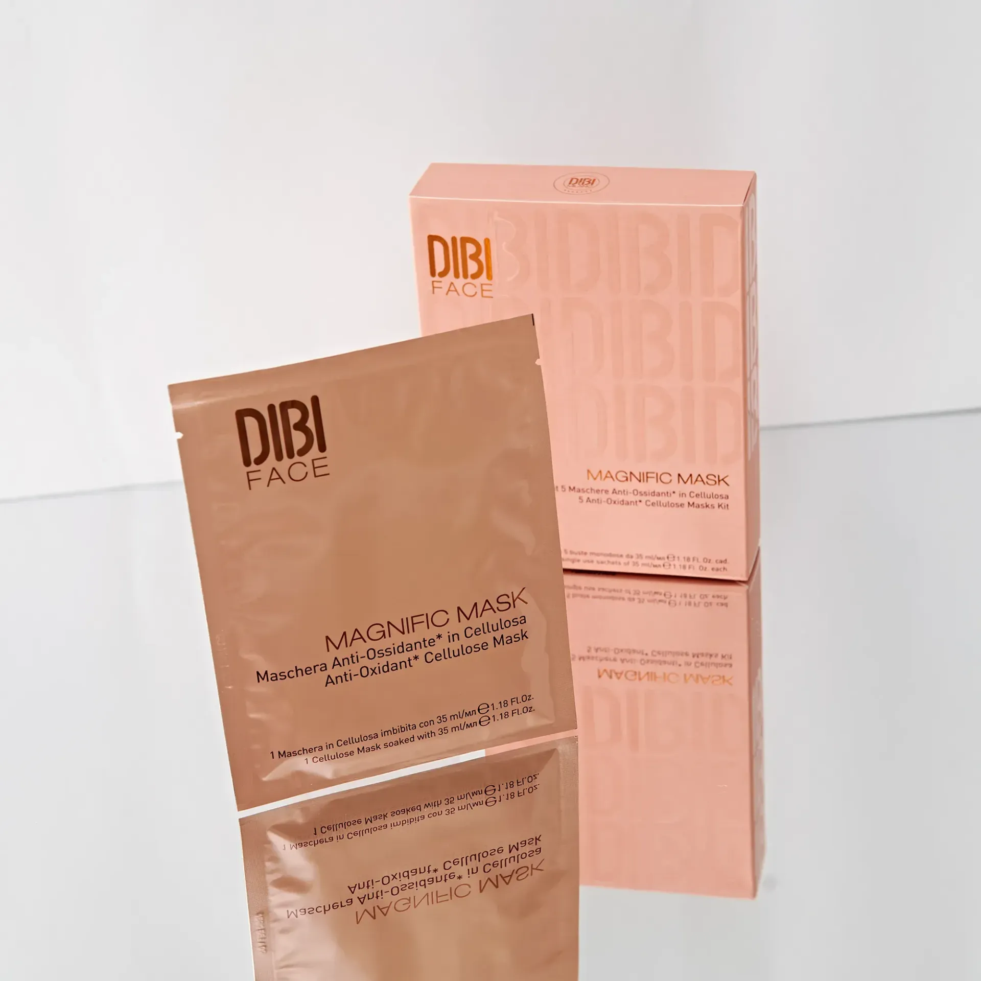 Maschera magnetica DIBI FACE, prodotto per la cura della pelle, in scatola e bustine singole, confezione marrone e rosa.