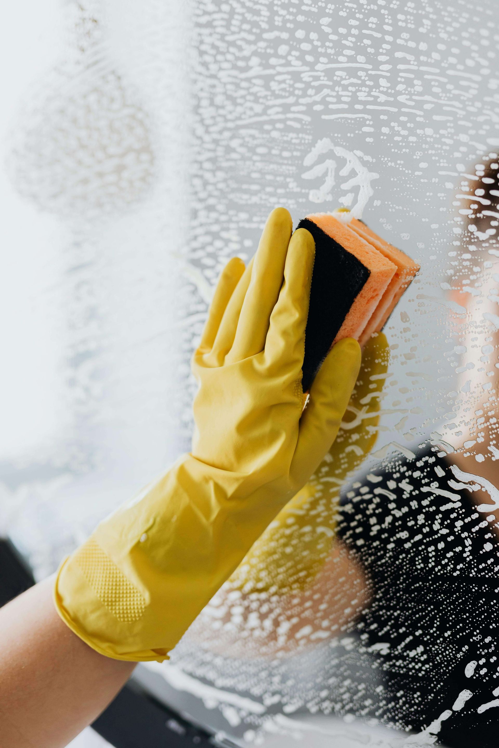 Moving cleaner performing a house deep cleaning