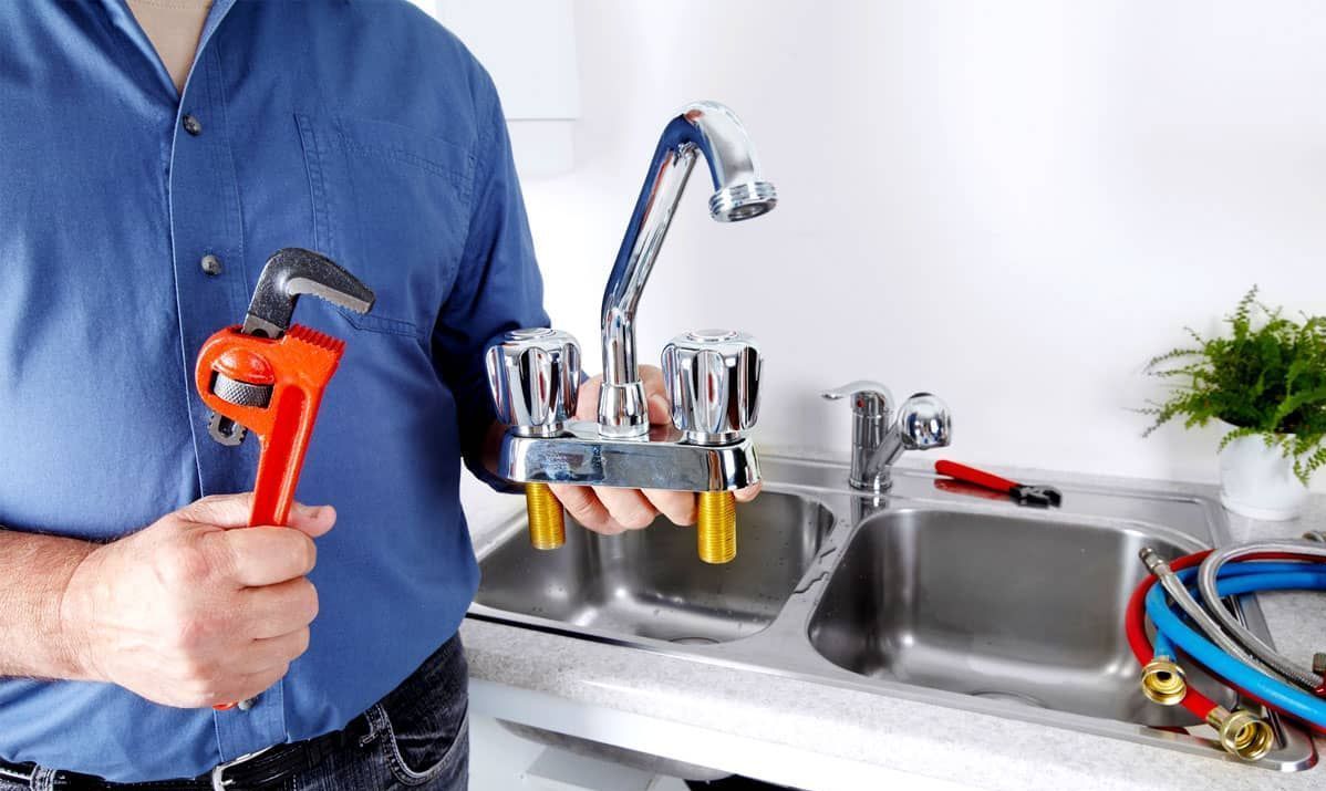 Certified plumber in Anaheim Hills, CA fixing toilet plumbing issues