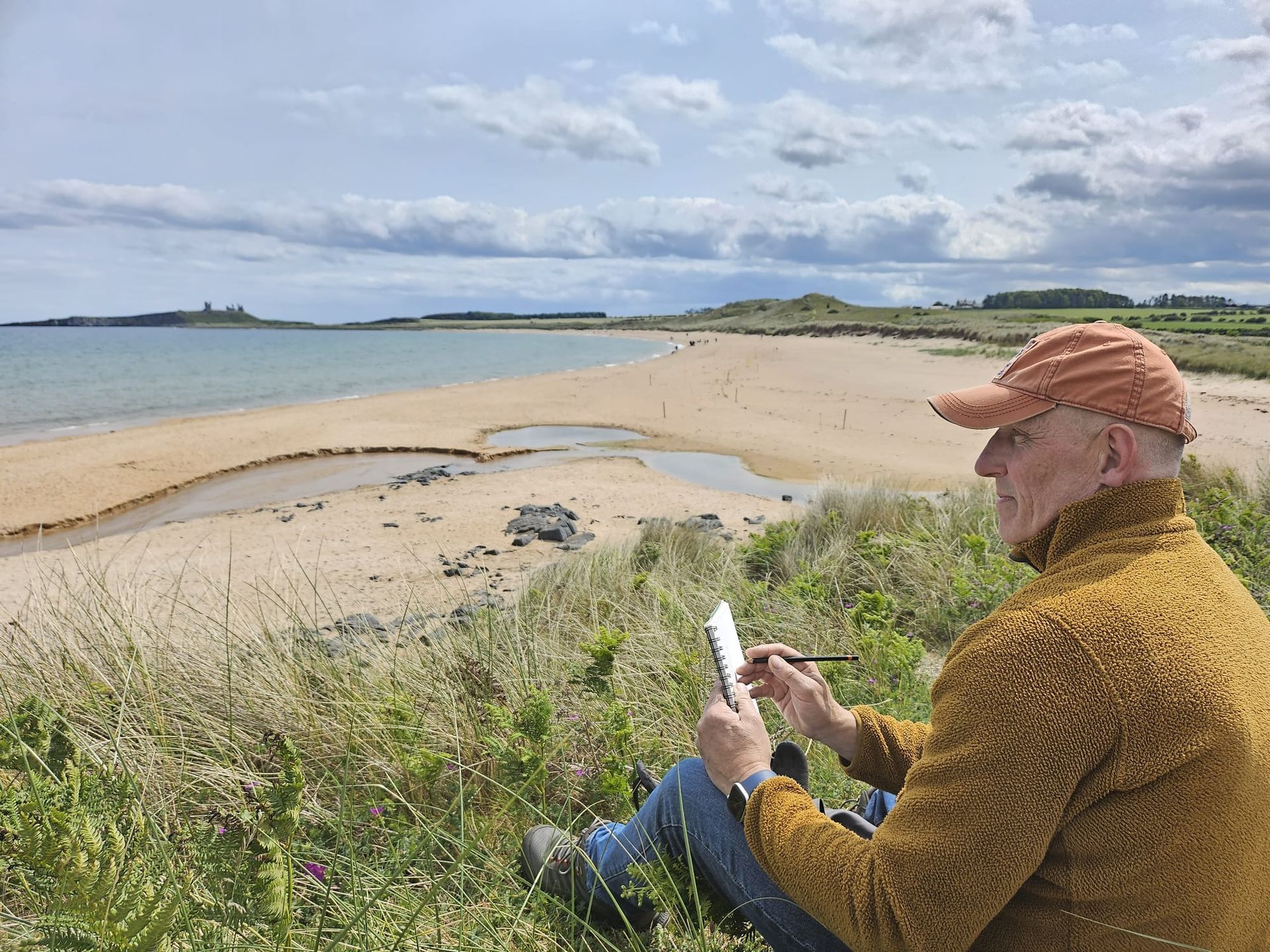 Paul Armstrong artist painting a beach scene