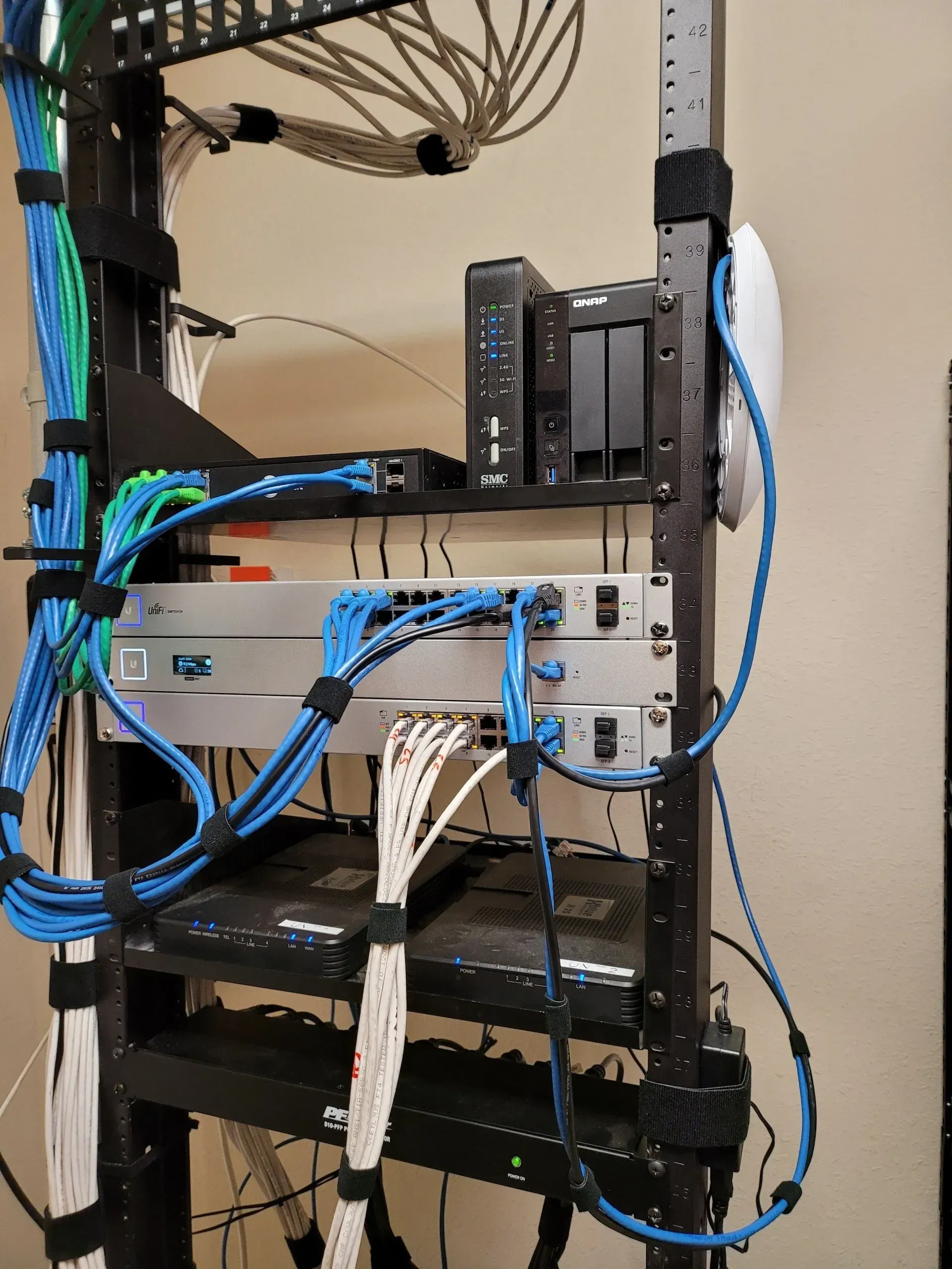 A rack with a lot of wires on it and one of the wires has the letter t on it