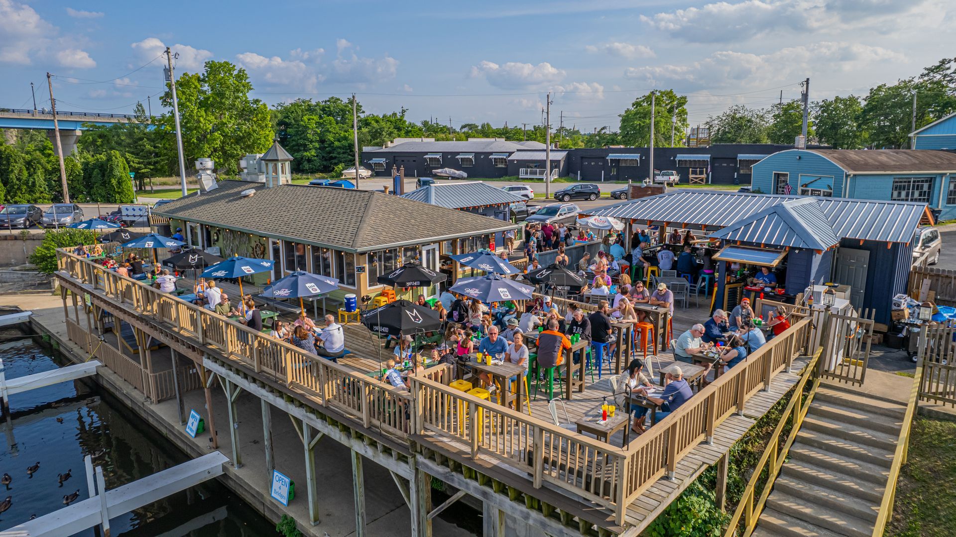 waterside-grill-view-of-diners