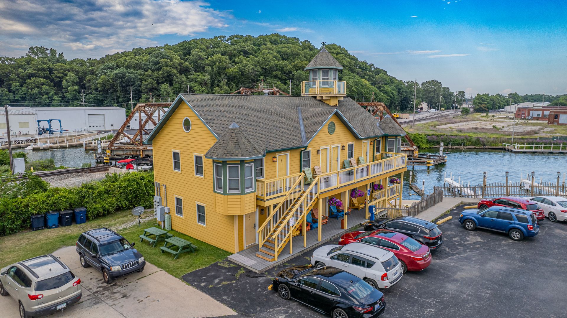 gold-house