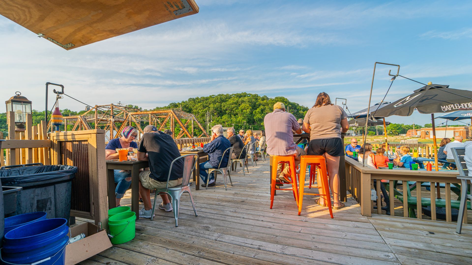 waterside-grill-deck