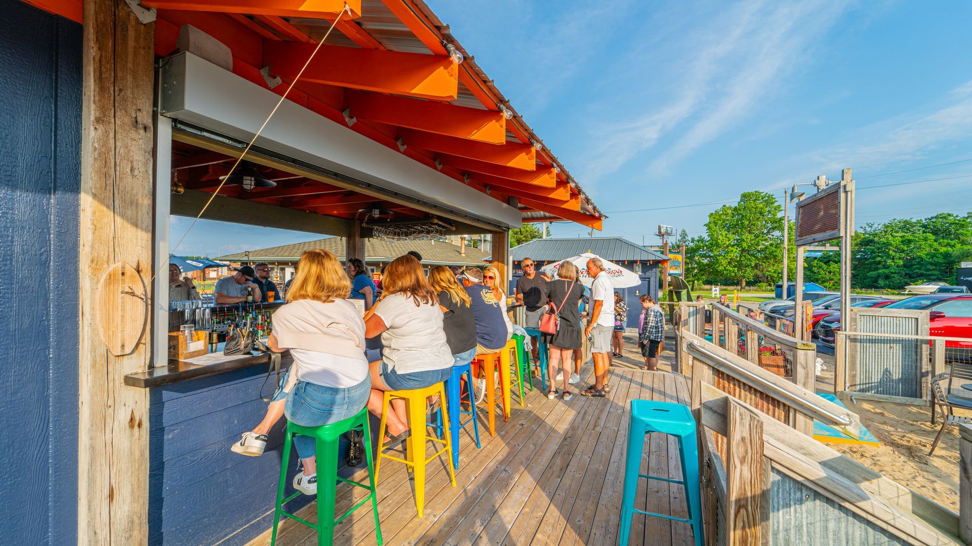waterside-grill-view-of-guests-at-bar