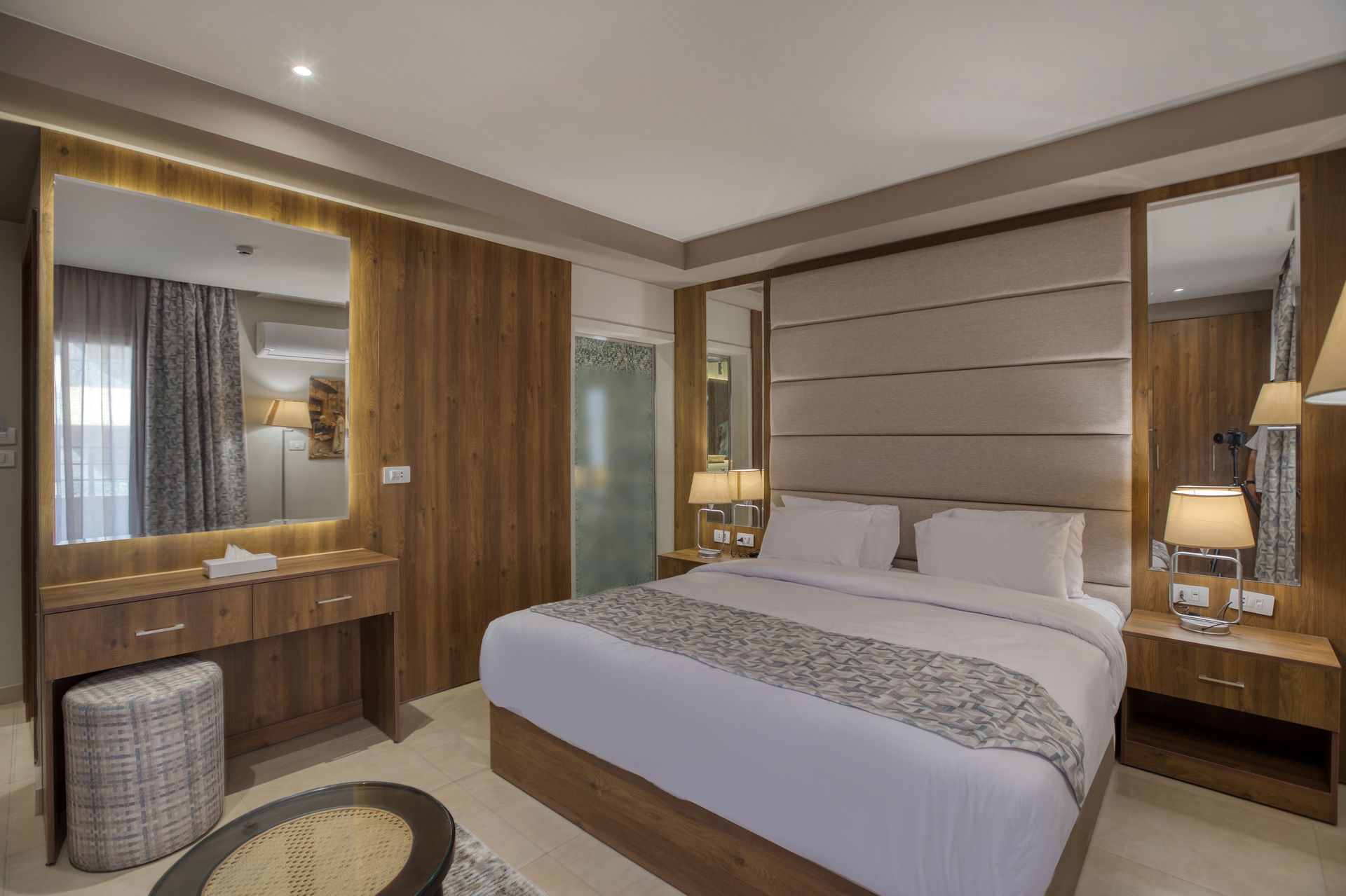 Luxurious room - pyramid view