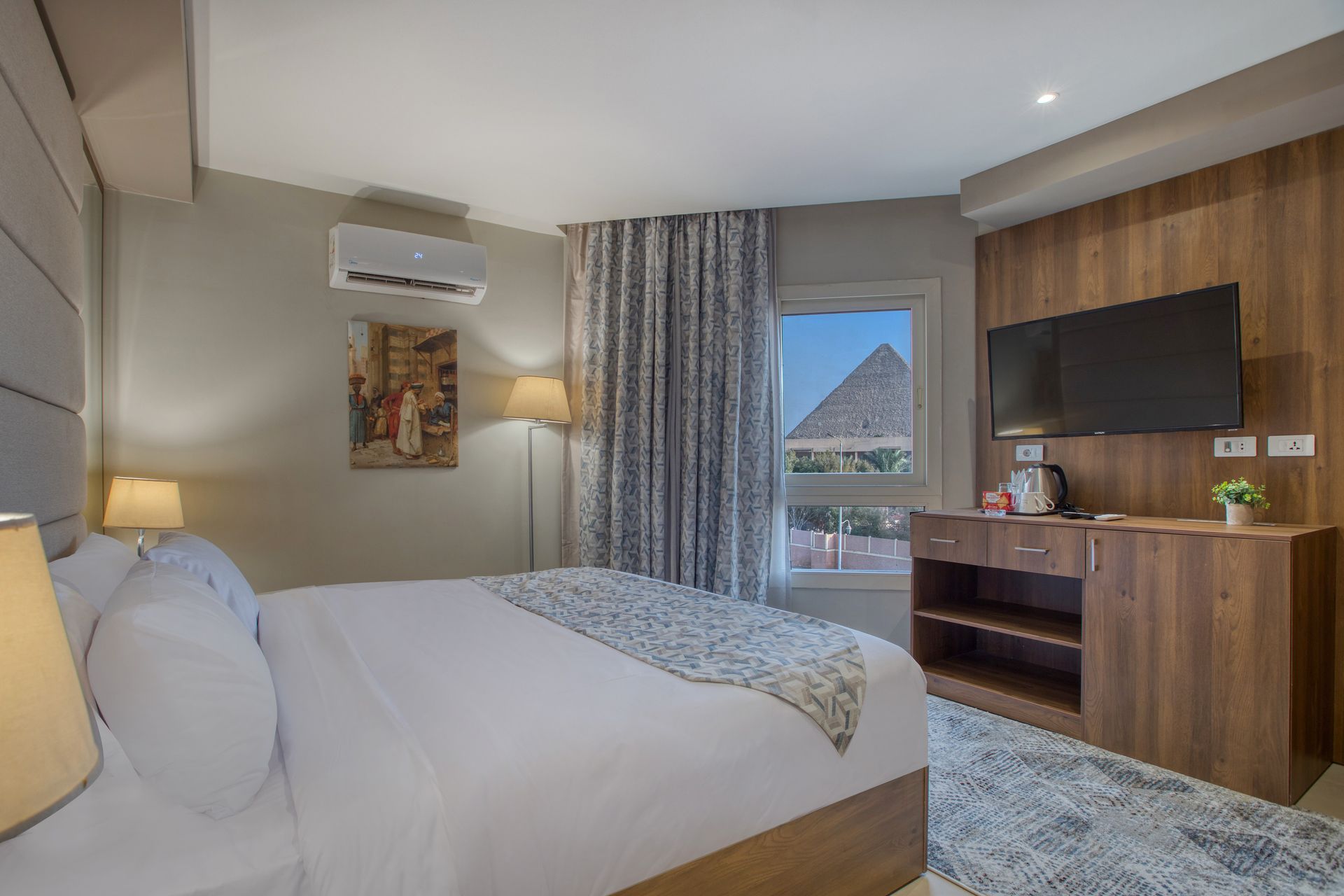 Luxurious room - pyramid view