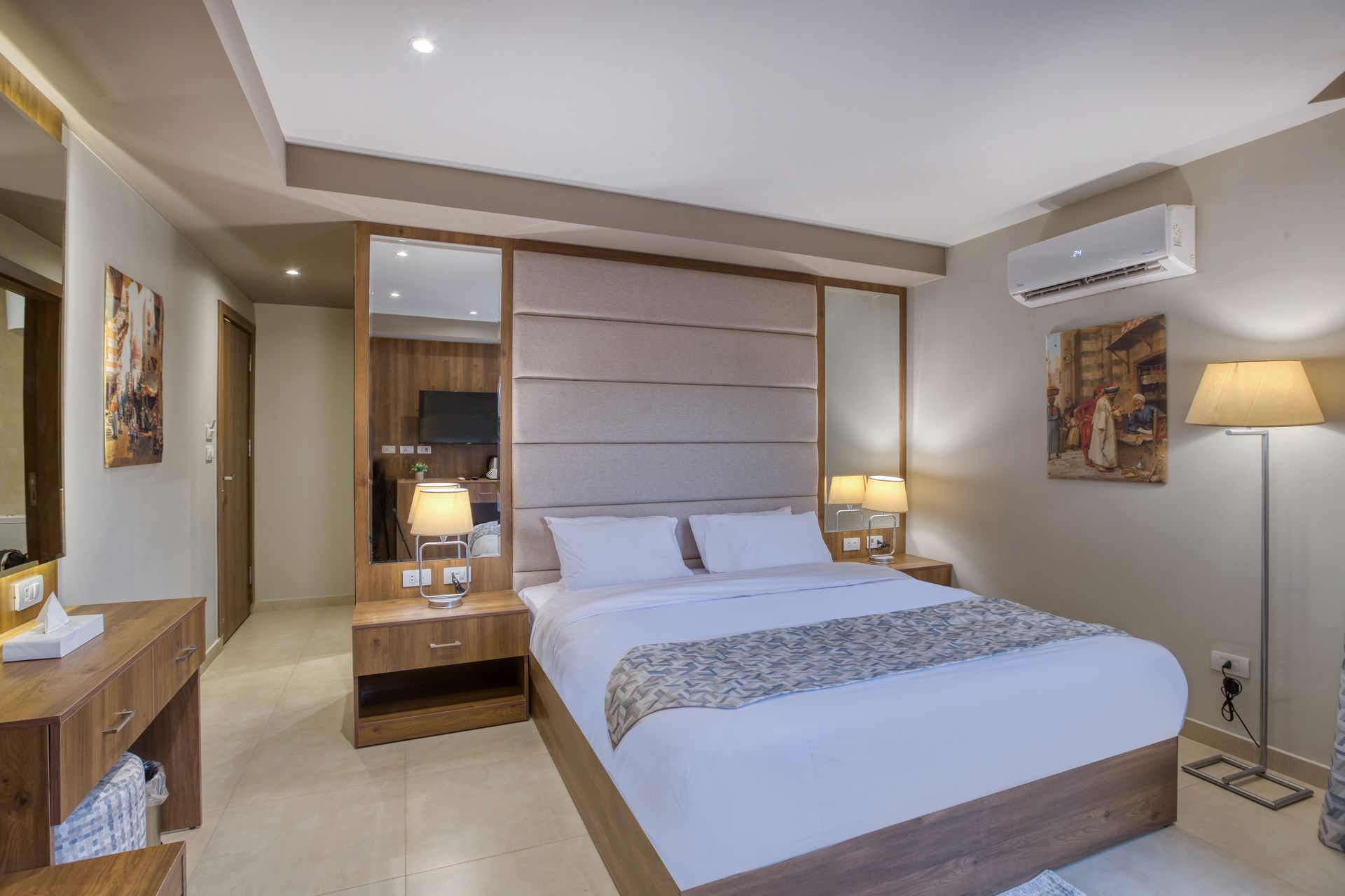 Luxurious room - pyramid view