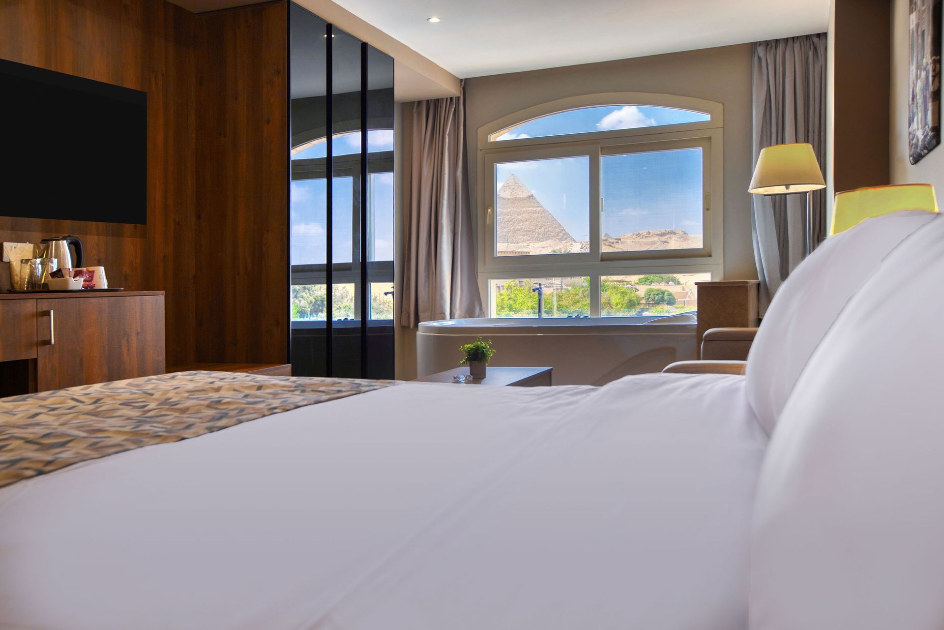 Luxurious room - pyramid view