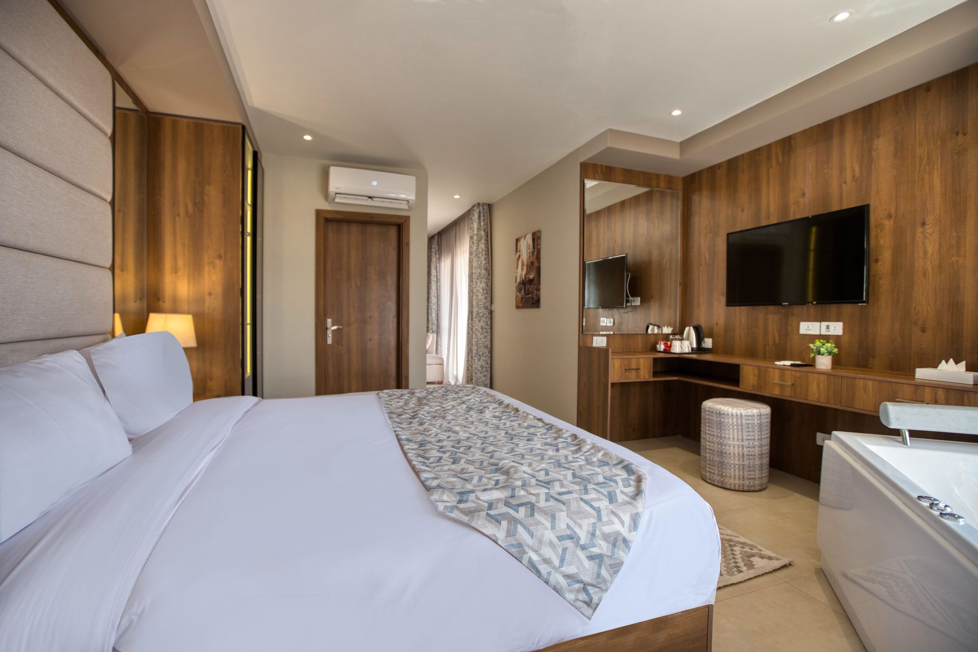 Luxurious room - pyramid view