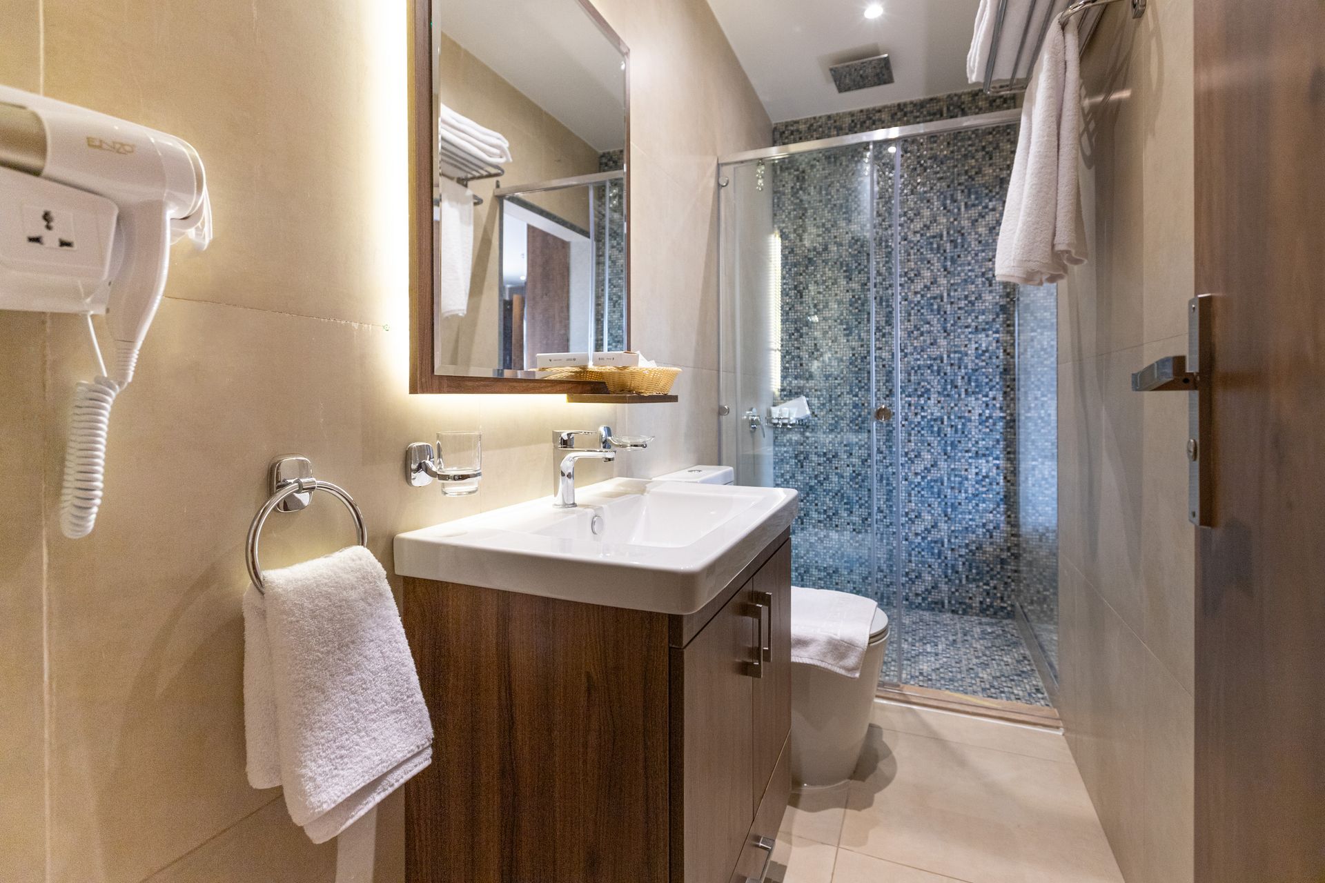Luxurious room - pyramid view