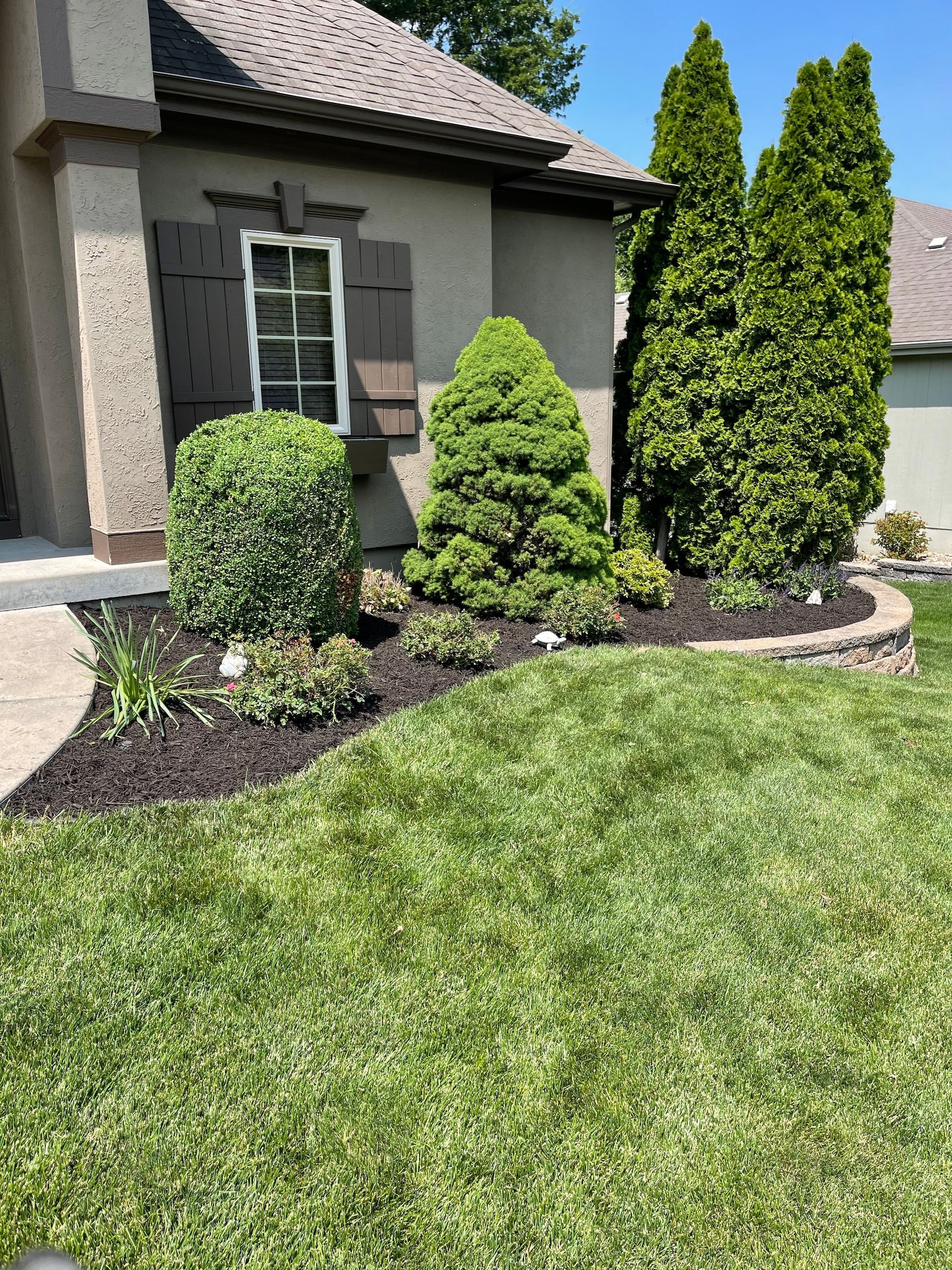 Plant & Mulch Install