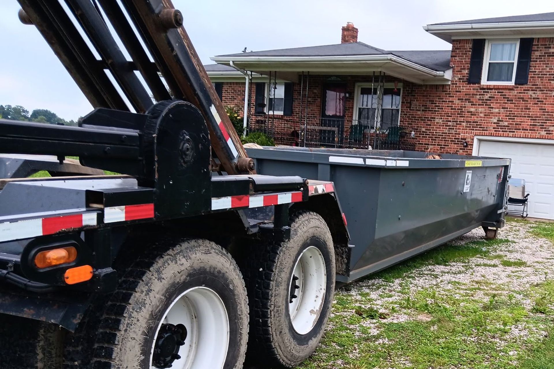 Dumpster Rental vs Junk Removal in Elizabethtown, KY: Which Option Is Right for Your Project?