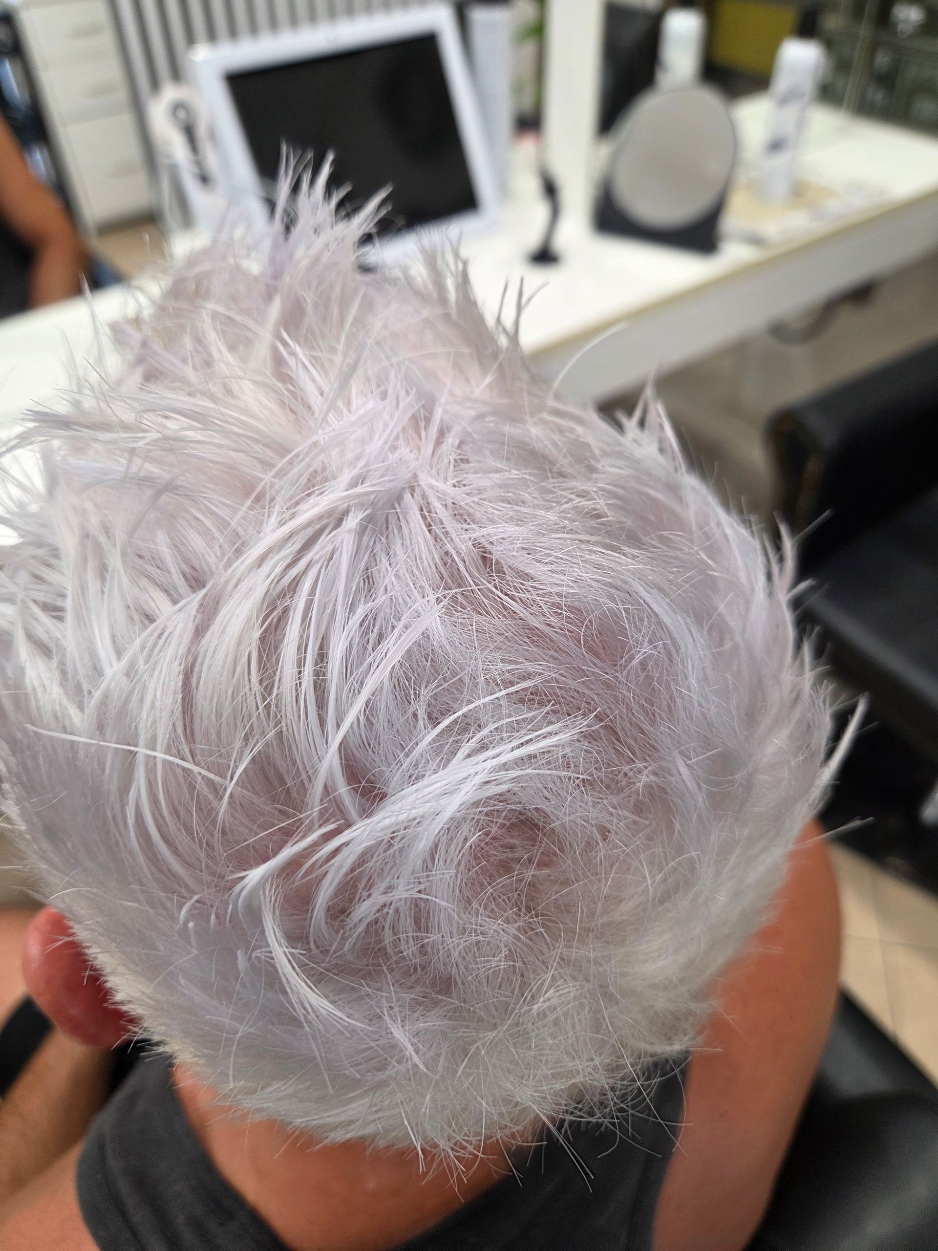 Decolorazione capelli