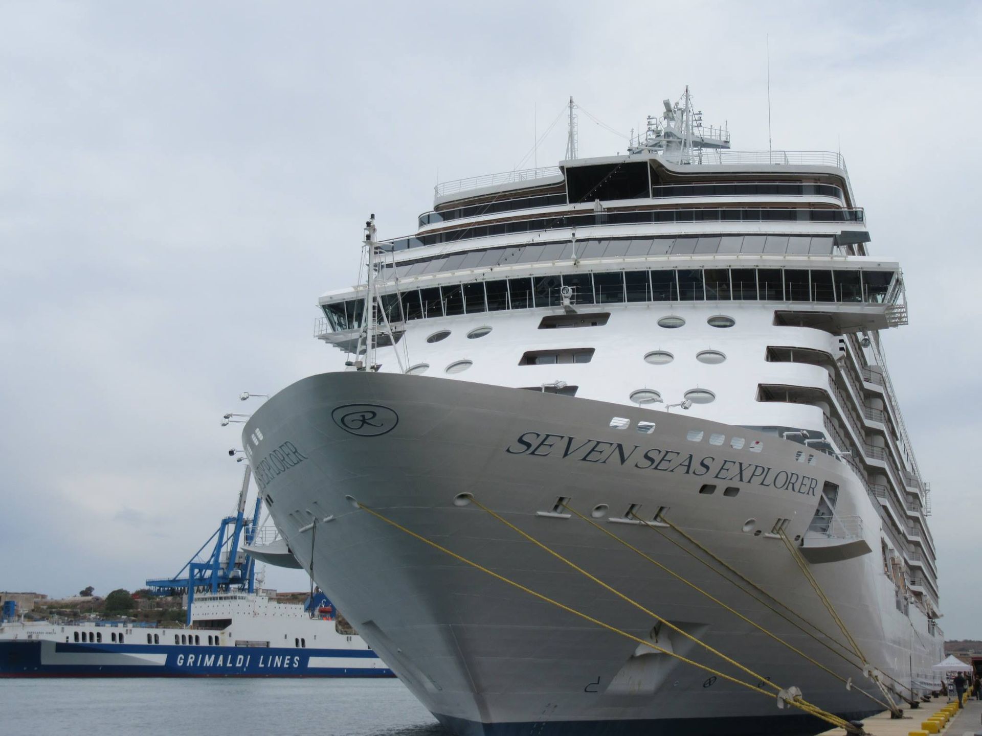 Large cruise ship 