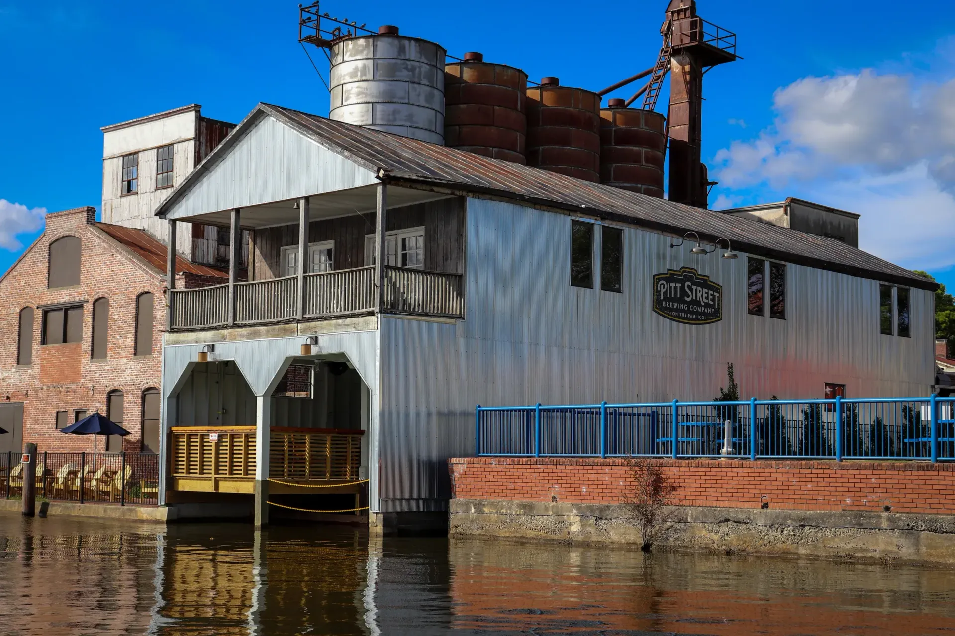 A large building is sitting next to a body of water.