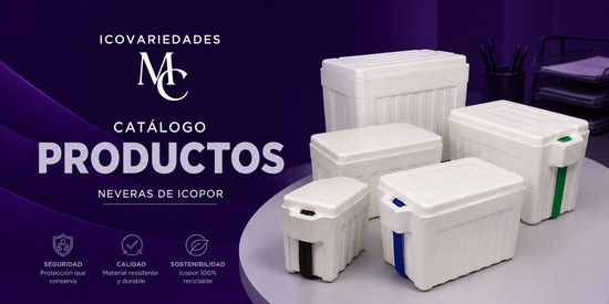 Botellas moradas en una cinta transportadora siendo llenadas en una fábrica.