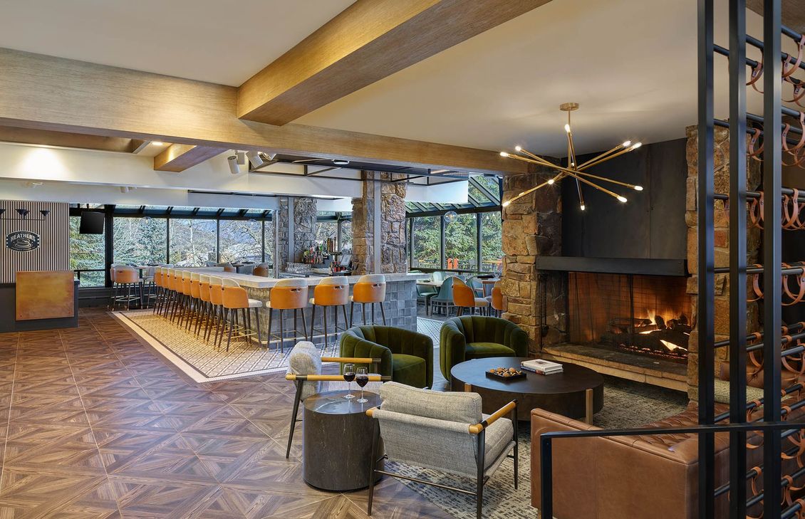 Lobby bar and lounge area Stonebridge Inn Snowmass
