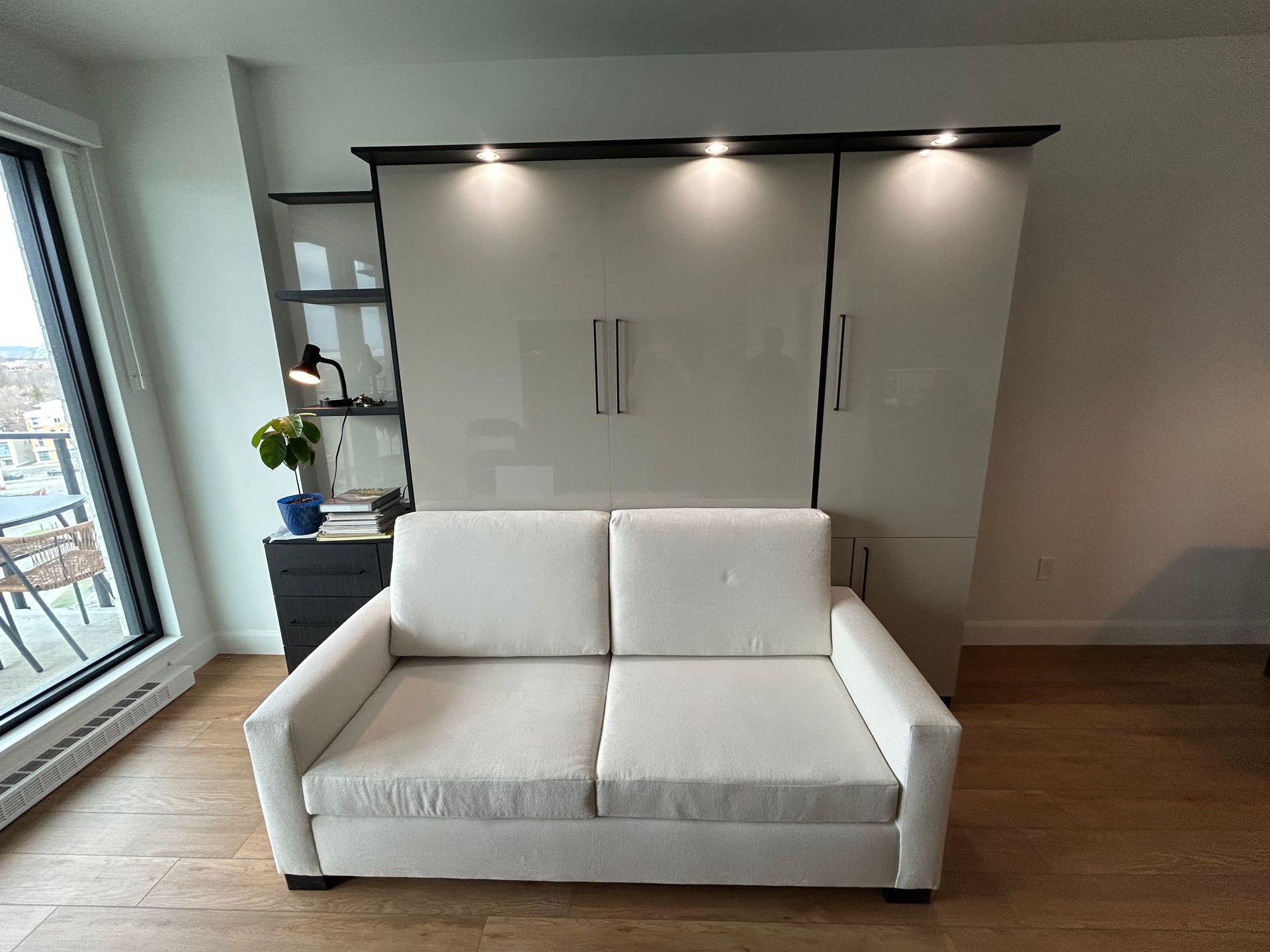 lit mural avec sofa
