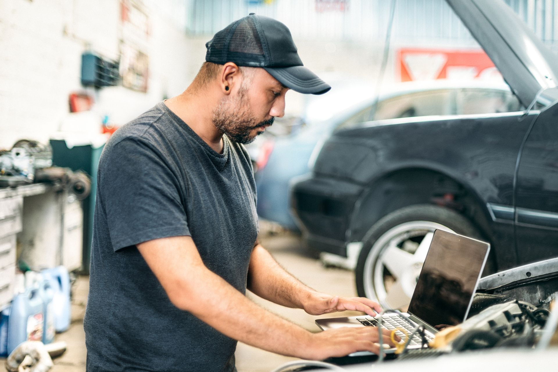 A Silver SUV Is Parked on The Side of The Road | El Paso, TX | Jerry’s Auto Repair & Tire