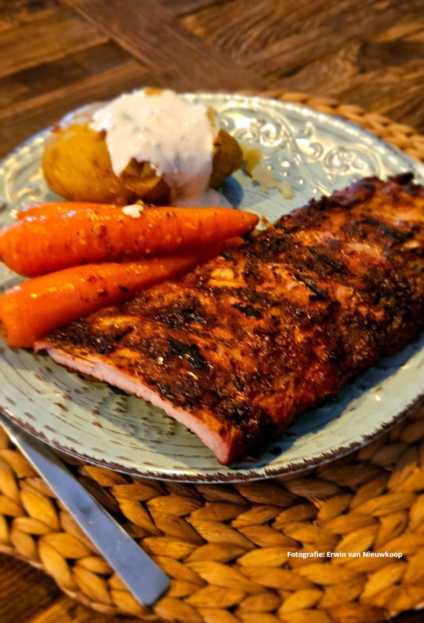 Gegrilde wortel & sparerib van de BBQ