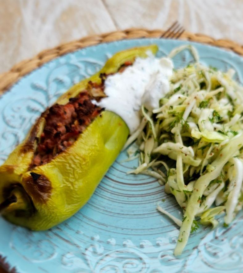 Gevulde puntpaprika met gehakt en yoghurt