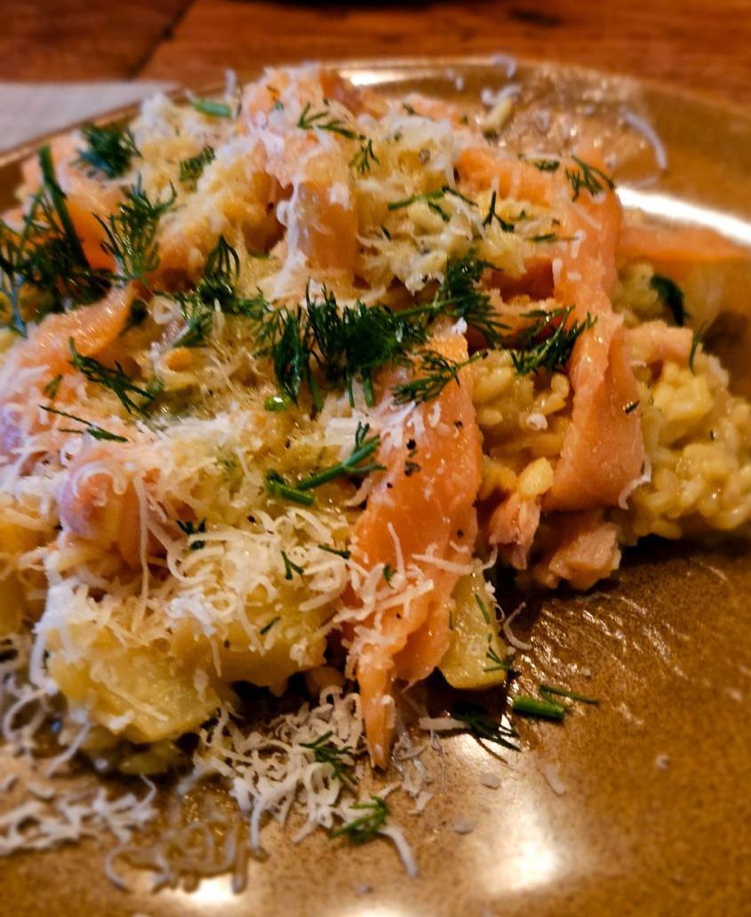 Risotto con aspergi salmone e zafferano
